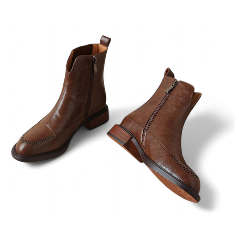 Men’s Chelsea boots in brown with round toe and medium heel.