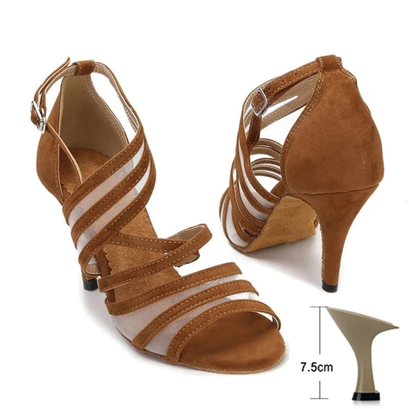 Camel pair, open toe and thin heel; front–rear composition with 7.5 cm marker.