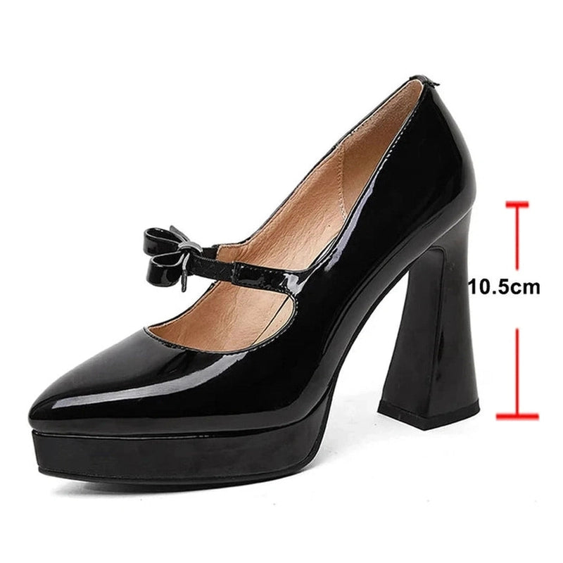 Same black shoe with measurement line showing 10.5 cm heel height.