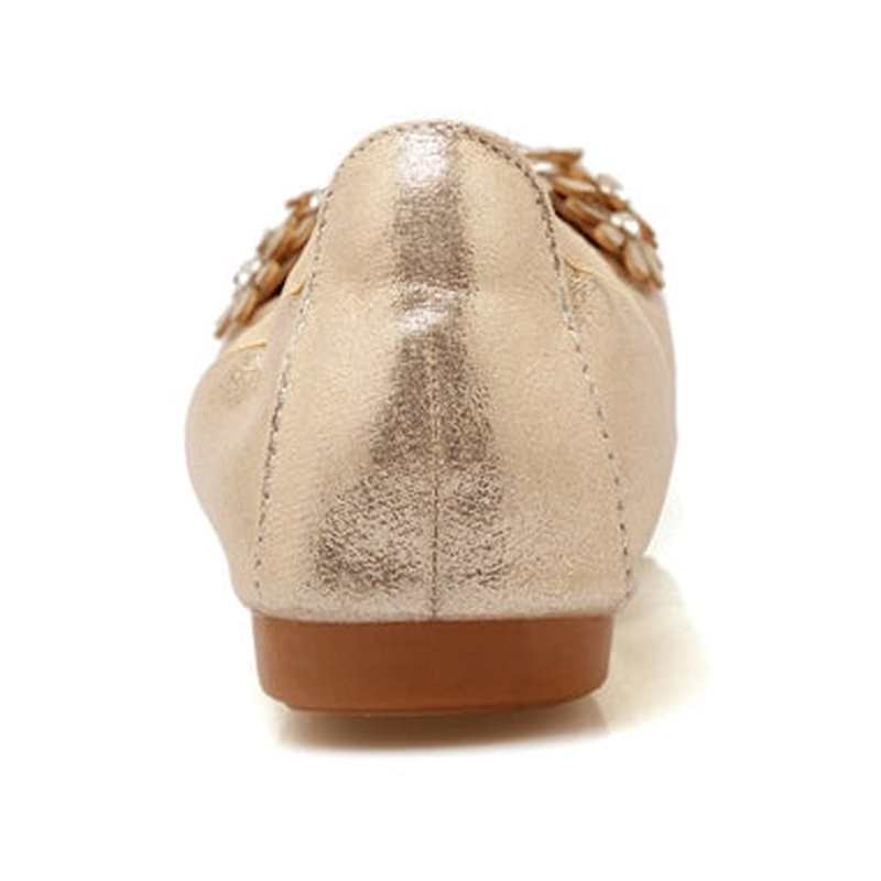 Rear view of the gold leather heel with center seam and low rubber block