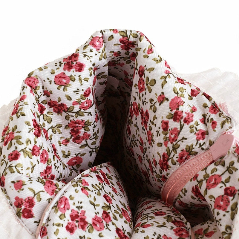 Close-up of the inside of the Merendy Senioreta boot, showing the cotton fabric lining and soft, structured interior. The image highlights comfort details designed for a cozy fit.