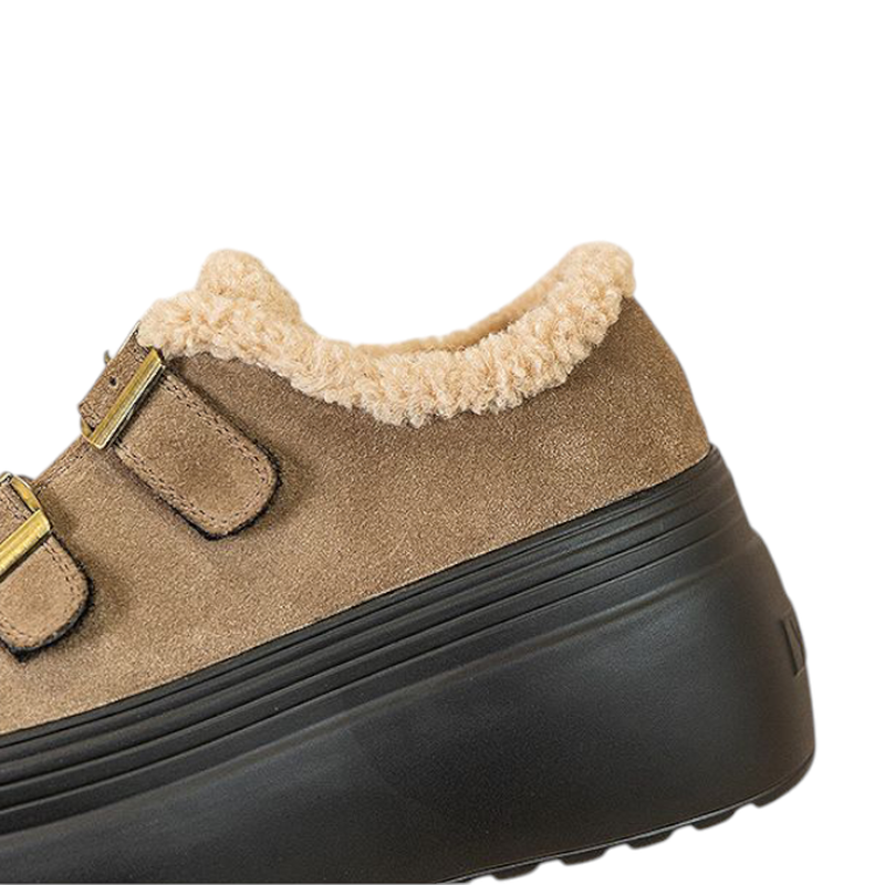Merendy Raneen – faux-shearling collar close-up