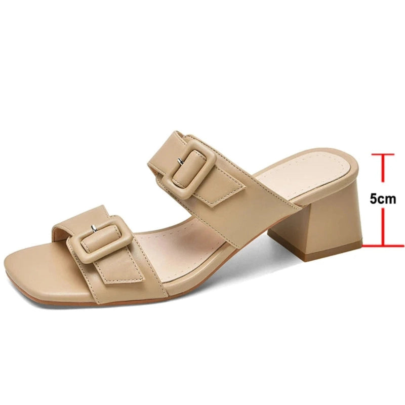 Beige sandal with graphic indicating 5 cm medium heel height.
