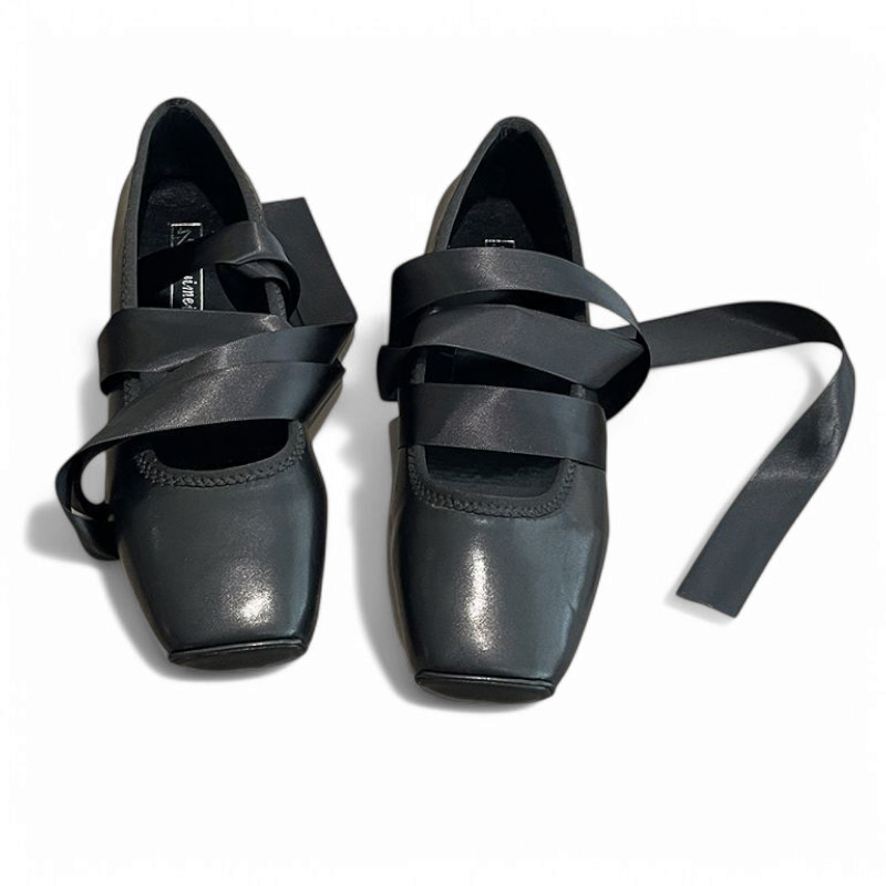 Overhead shot showing wide ribbon arrangement on black flats.