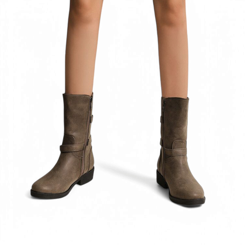 Woman styled in Merendy Salsa gray boots, viewed from the front—showing the relaxed fit and urban elegance.